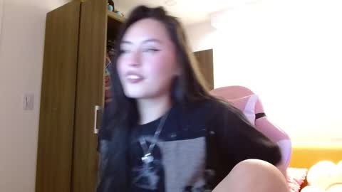 Snapshot of madissonn__ chatting on November 21, 2025, 5:06 am MADY online show from November 21, 2025, 5:06 am