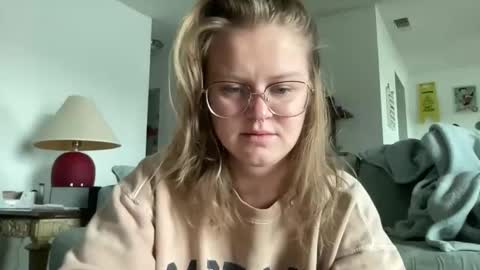 madlymads online show from December 18, 2025, 2:23 pm