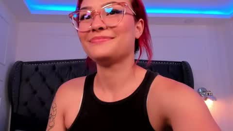 Mae Lyra online show from July 28, 2026, 5:12 pm