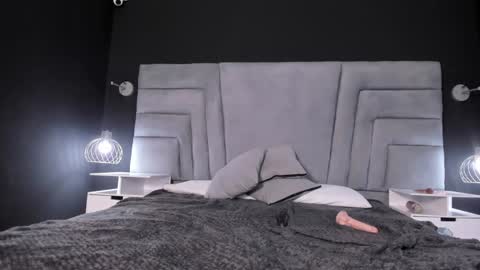 MAEE ANGELS online show from December 12, 2024, 5:10 am