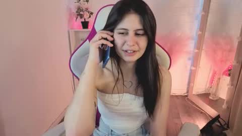 Mia online show from February 12, 2026, 12:33 pm