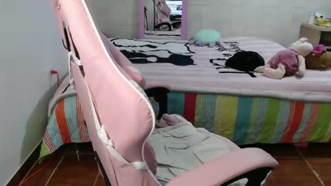 maferchavez88 online show from April 18, 2026, 9:15 pm