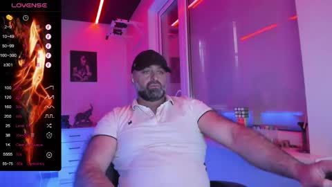 Snapshot of magabear chatting on May 10, 2026, 7:35 am Magabear online show from May 10, 2026, 7:35 am