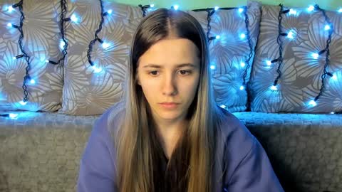 Snapshot of maggiecake chatting on December 14, 2024, 12:22 am Maggie online show from December 14, 2024, 12:22 am