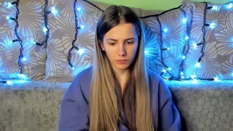 Snapshot of maggiecake chatting on December 15, 2024, 3:45 am Maggie online show from December 15, 2024, 3:45 am