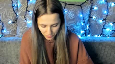 Snapshot of maggiecake chatting on January 4, 2025, 4:01 am Maggie online show from January 4, 2025, 4:01 am