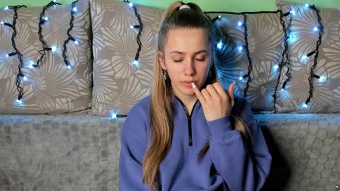 Snapshot of maggiecake chatting on January 9, 2025, 5:23 am Maggie online show from January 9, 2025, 5:23 am