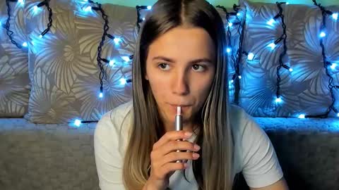 Snapshot of maggiecake chatting on October 26, 2025, 12:49 am Maggie online show from October 26, 2025, 12:49 am