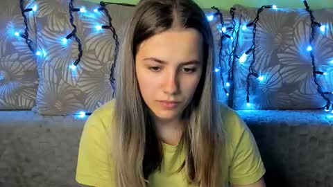 Snapshot of maggiecake chatting on November 5, 2025, 5:07 am Maggie online show from November 5, 2025, 5:07 am