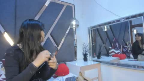 Kimy online show from May 25, 2026, 1:28 pm