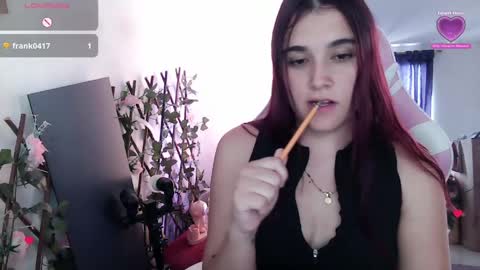 Luna  online show from April 17, 2026, 5:49 pm