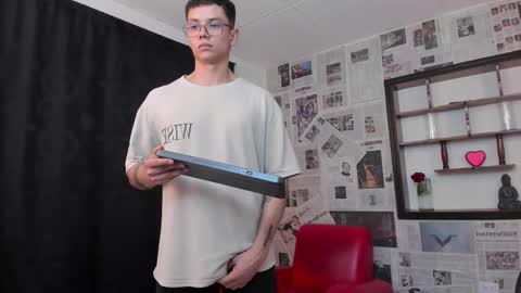 Snapshot of magic_boy01 chatting on February 20, 2025, 11:10 pm Damian Rivers online show from February 20, 2025, 11:10 pm