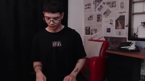 Snapshot of magic_boy01 chatting on March 1, 2025, 10:42 pm Damian Rivers online show from March 1, 2025, 10:42 pm