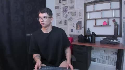 Snapshot of magic_boy01 chatting on March 7, 2025, 7:27 pm Damian Rivers online show from March 7, 2025, 7:27 pm