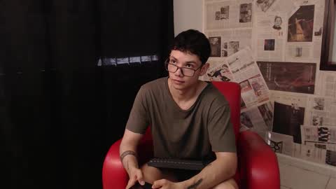 Snapshot of magic_boy01 chatting on October 14, 2025, 7:47 pm Damian Rivers online show from October 14, 2025, 7:47 pm