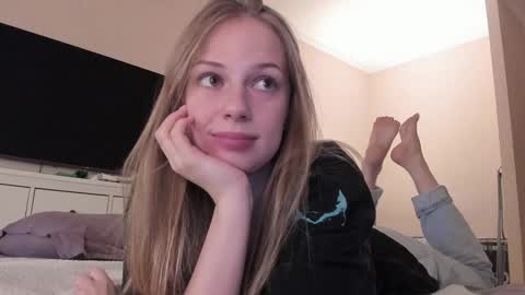 Alice  online show from December 5, 2024, 2:11 pm