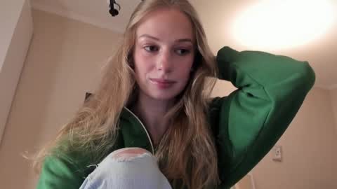 Alice  online show from January 24, 2025, 1:14 pm