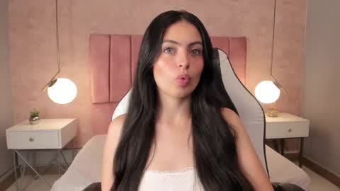 Snapshot of magic_fernanda chatting on February 28, 2025, 9:44 pm Fer online show from February 28, 2025, 9:44 pm