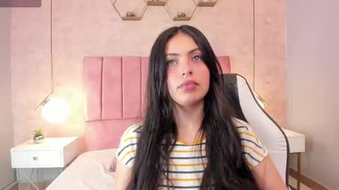 Snapshot of magic_fernanda chatting on March 4, 2025, 8:38 pm Fer online show from March 4, 2025, 8:38 pm