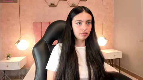 Snapshot of magic_fernanda chatting on March 5, 2025, 11:16 pm Fer online show from March 5, 2025, 11:16 pm