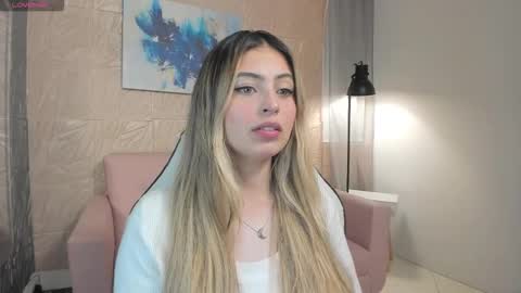 Snapshot of magic_fernanda chatting on November 5, 2025, 11:49 pm Fer online show from November 5, 2025, 11:49 pm