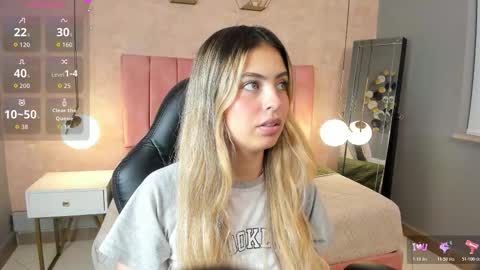 Snapshot of magic_fernanda chatting on November 17, 2025, 10:37 pm Fer online show from November 17, 2025, 10:37 pm