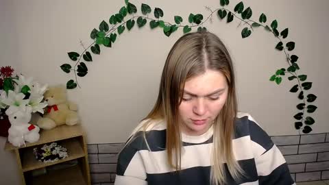 magic_katarina_ online show from December 5, 2024, 12:22 pm