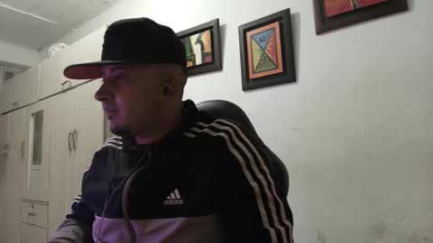 magic_milk23 online show from September 25, 2025, 3:10 am