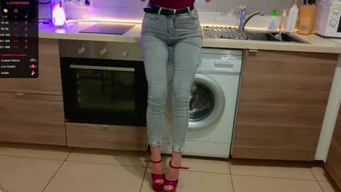 MagicLove online show from November 22, 2025, 1:43 pm