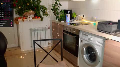 MagicLove online show from December 23, 2025, 1:58 am