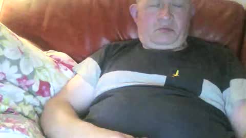 Snapshot of magicman250 chatting on April 30, 2026, 8:57 pm magicman250 online show from April 30, 2026, 8:57 pm