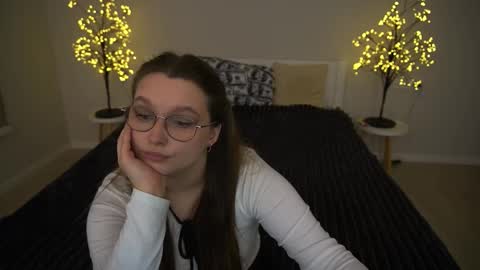 Emily online show from November 23, 2025, 1:33 pm