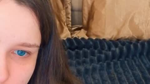 Snapshot of magicpeachhs chatting on May 1, 2026, 5:56 am Emily online show from May 1, 2026, 5:56 am