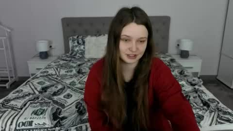 Snapshot of magicpeachhs chatting on May 8, 2026, 5:35 am Emily online show from May 8, 2026, 5:35 am
