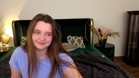 Snapshot of magicpeachhs chatting on May 11, 2026, 4:26 pm Emily online show from May 11, 2026, 4:26 pm