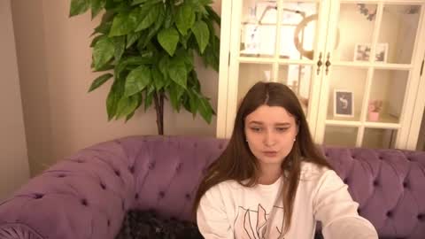 Snapshot of magicpeachhs chatting on May 19, 2026, 12:22 pm Emily online show from May 19, 2026, 12:22 pm