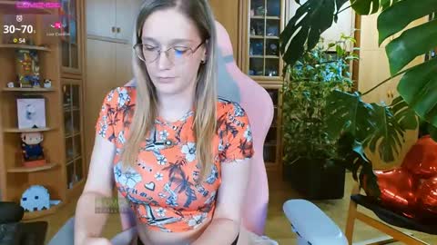 Snapshot of magicstylex chatting on February 19, 2025, 1:18 am Nicole online show from February 19, 2025, 1:18 am