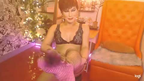 MagnificentlyDEVILQueen online show from June 13, 2026, 8:01 am
