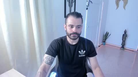 Snapshot of magnus_king chatting on December 28, 2024, 9:19 pm online show from December 28, 2024, 9:19 pm