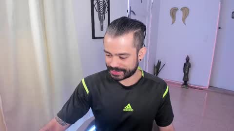 Snapshot of magnus_king chatting on February 14, 2025, 10:36 pm online show from February 14, 2025, 10:36 pm