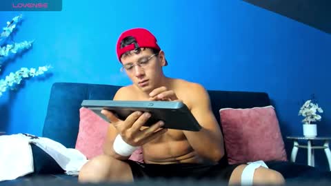 Snapshot of magnusknight_ chatting on December 20, 2025, 4:36 pm Magnus online show from December 20, 2025, 4:36 pm