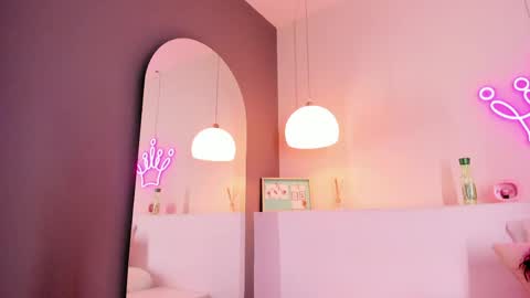 Snapshot of maia_pirvu chatting on May 16, 2026, 9:35 pm M A I A online show from May 16, 2026, 9:35 pm