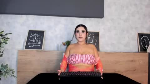 Snapshot of maia_pirvu chatting on May 18, 2026, 3:24 am M A I A online show from May 18, 2026, 3:24 am