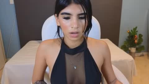 Maiaa Ruiz  online show from January 4, 2025, 3:49 pm