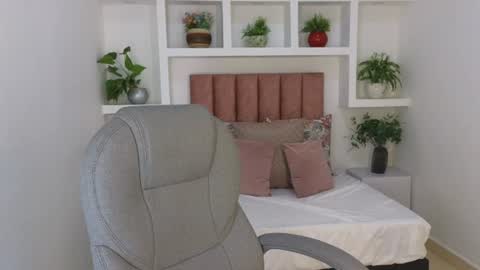 Maiaa Ruiz  online show from June 11, 2026, 1:42 pm