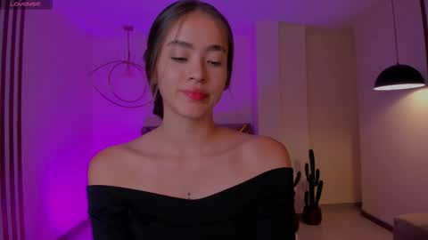  Maia  online show from September 15, 2025, 6:19 pm