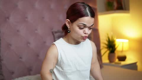 Snapshot of maiamini chatting on May 2, 2026, 8:25 pm Maia online show from May 2, 2026, 8:25 pm