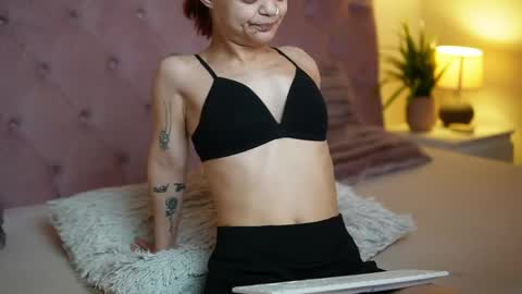 Snapshot of maiamini chatting on May 4, 2026, 9:33 pm Maia online show from May 4, 2026, 9:33 pm