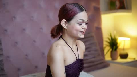 Snapshot of maiamini chatting on May 22, 2026, 7:19 pm Maia online show from May 22, 2026, 7:19 pm