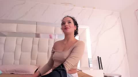 Maia  online show from December 21, 2025, 1:40 pm